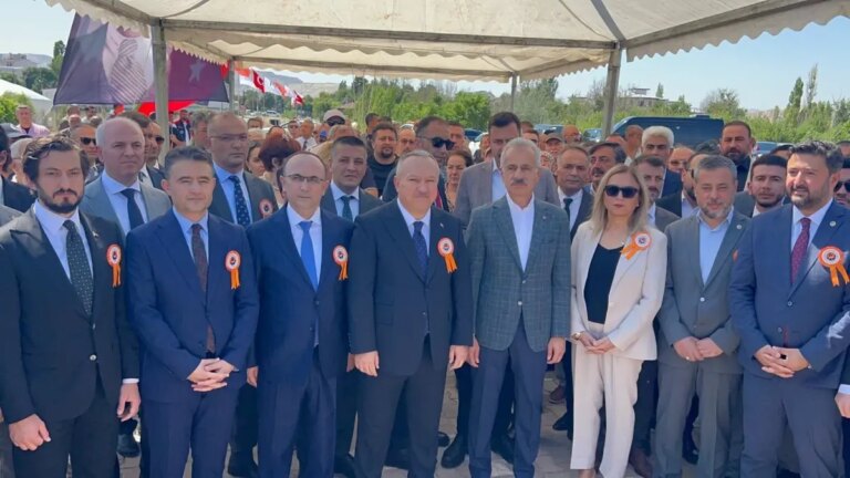 bakan-uraloglu-tarihi-yapilarimizi-ayaga-kaldirmak-icin-var-gucumuzle-calisiyoruz-OJNPFBia.jpg
