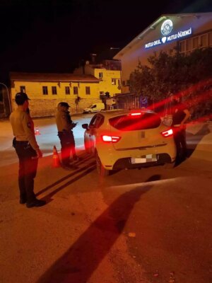 kozanda guven uygulamalari genis capli asayis ve trafik denetimleri gerceklestirildi Y1jVnfZO.jpg